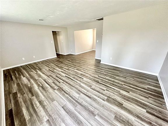 3rd image of 208 W Sherry Dr