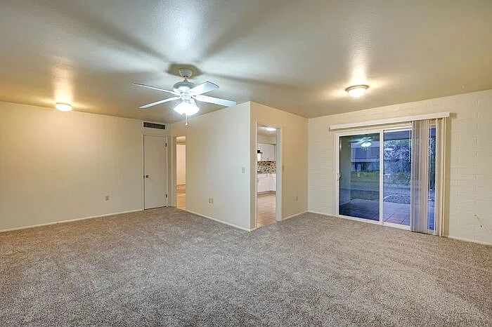 2 bed, 1.0 bath, 984 sqft, $1,448 — Photo 2