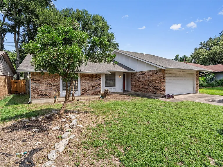 10057 Woodland Village Dr — Photo 2
