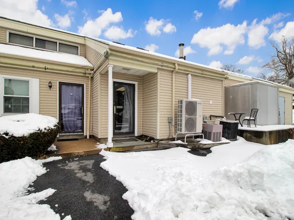 55 Beach St #16, Westerly, RI 02891