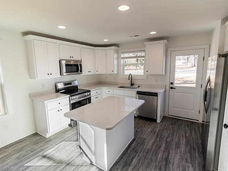 405 E Union St — Photo 13