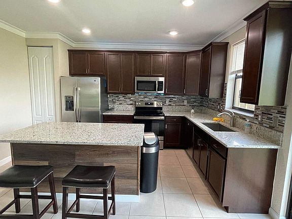 4th image of 12838 Anthorne Ln