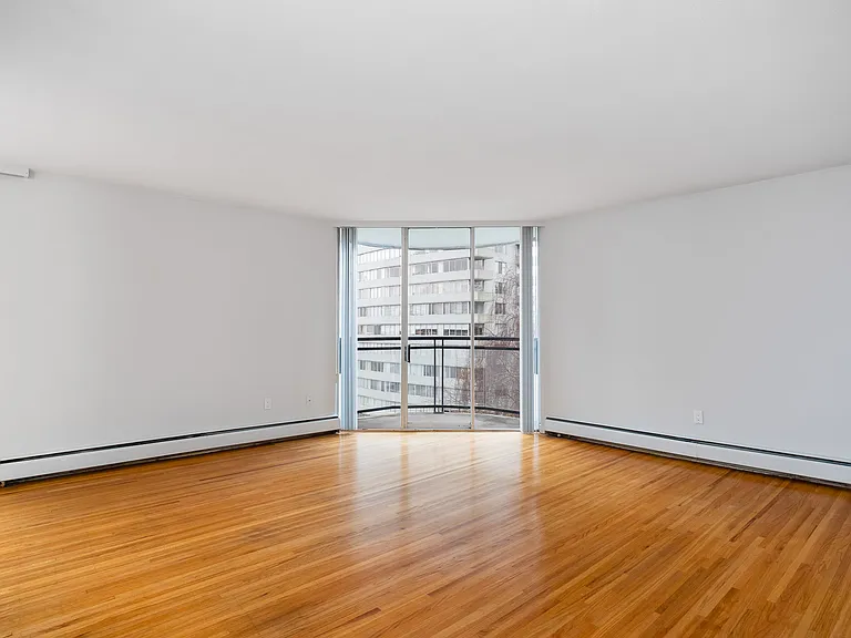 2045 Nelson St #1704 — Photo 2