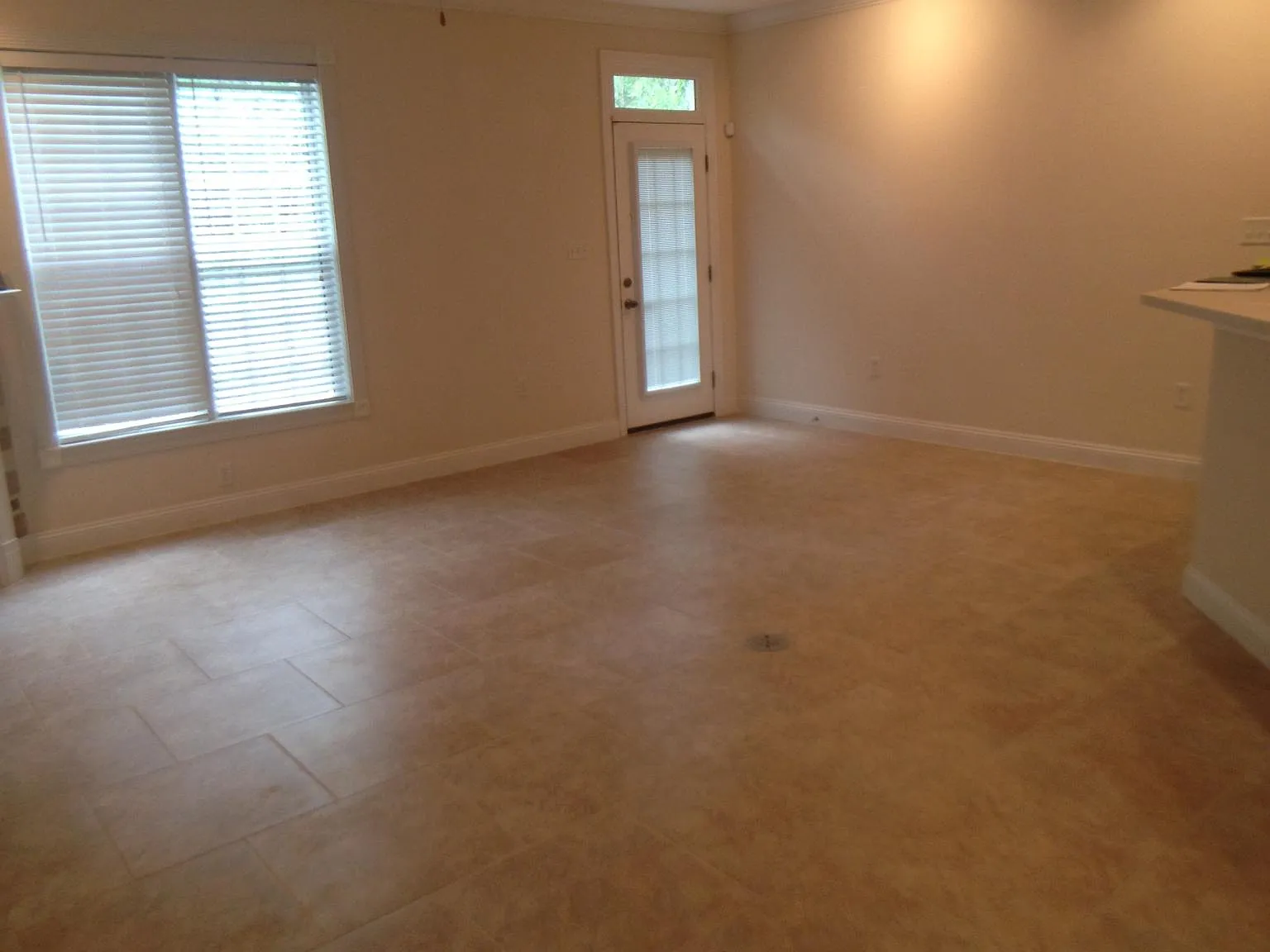 3 bed, 2.5 bath, 1522 sqft, $2,050 — Photo 4