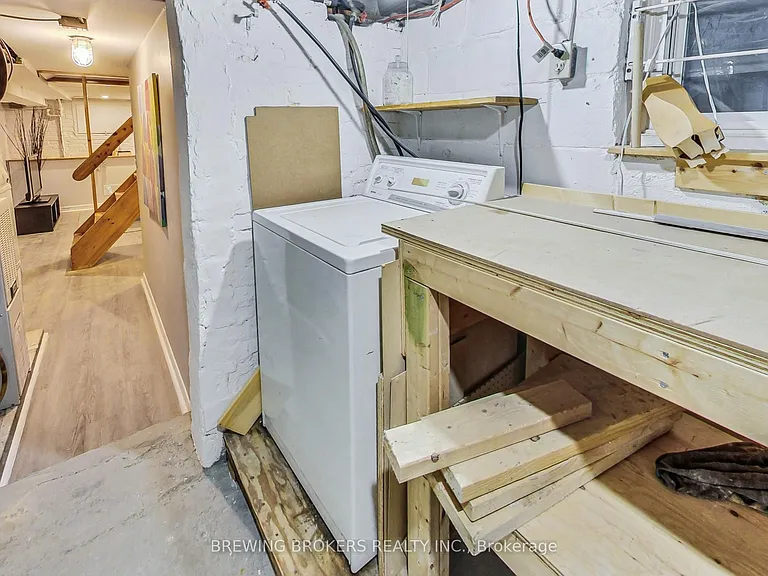 98 Moberly Ave — Photo 23