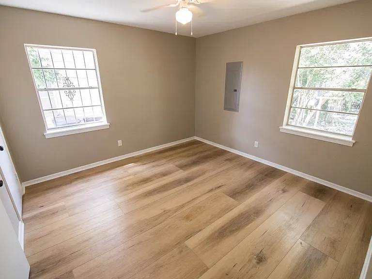 3539 S Ewing Ave — Photo 4