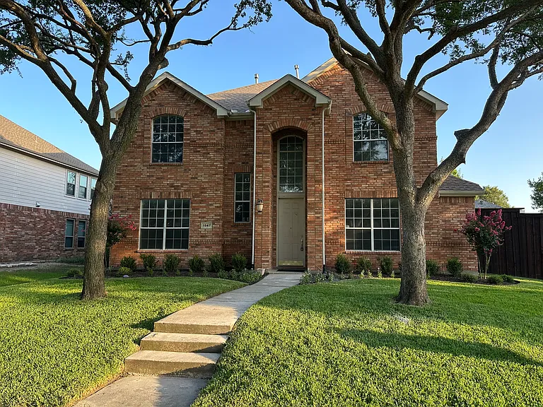 1547 Idlewild Dr — Photo 1