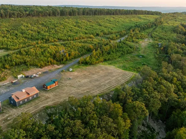81 Schoolhouse Rd, Sheppton, PA 18248