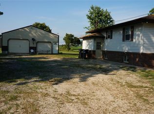 135 E Bridge St, Nebo, IL 62355