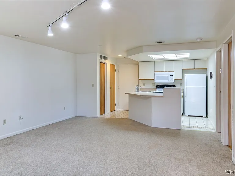 1250 Youngs Rd #H — Photo 4