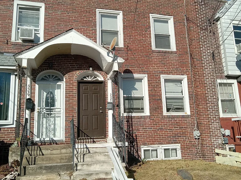 5537 Woodland Ave — Photo 1