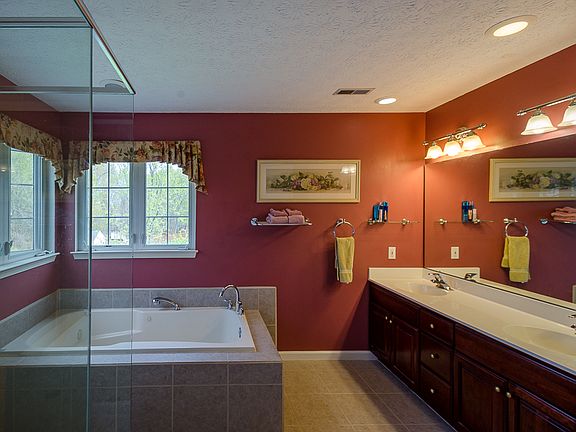 4th image of 5204 Glenmoore Way
