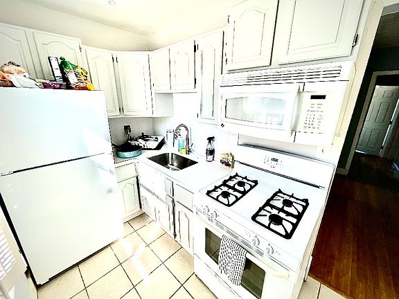 5th image of 42 Agate Ave #2