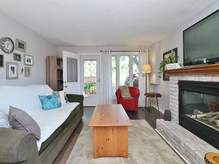 15 Laurie Ct #A — Photo 6
