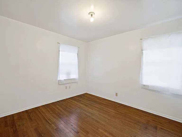 1431 Aransas Ave — Photo 17