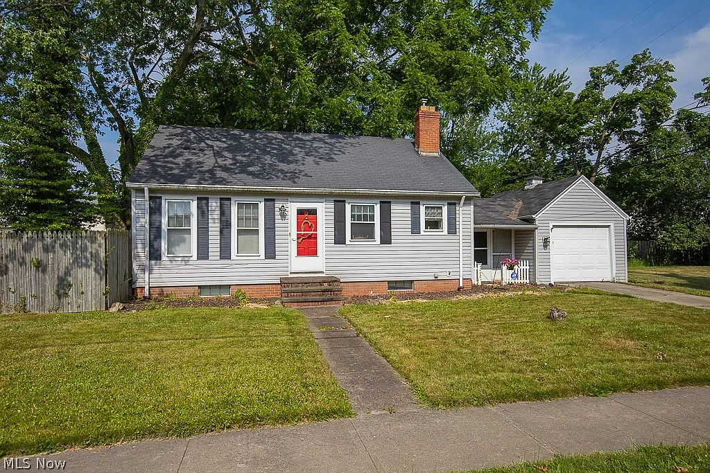 4262 W 168th St photo 1