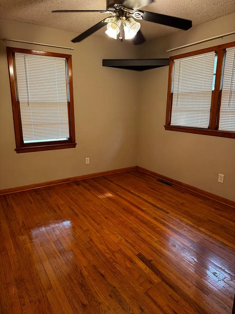 119 S Byers Ave — Photo 4