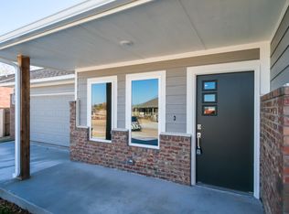 682 SW 12th St, Moore, OK 73160