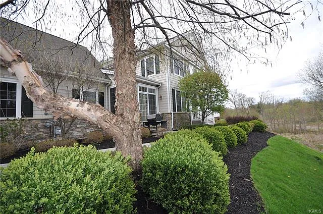 2 Turnberry Ct photo 1