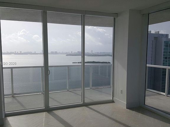 3rd image of 600 NE 27th St APT 2705