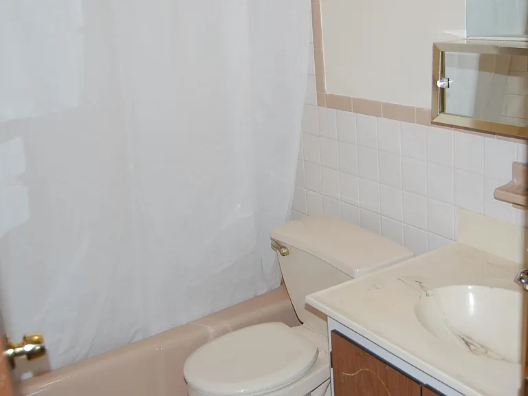 75 Winthrop St #32 — Photo 9