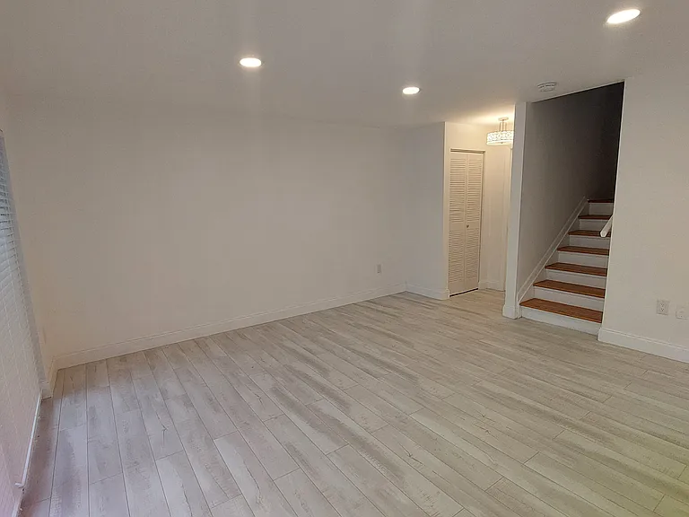 6835 SW 45th Ln — Photo 7