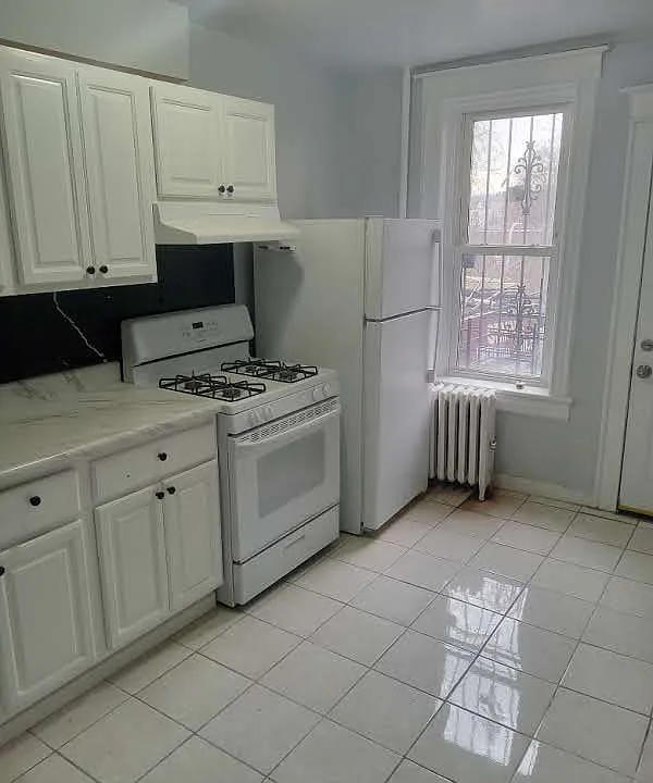 127 Stanley Ave #1