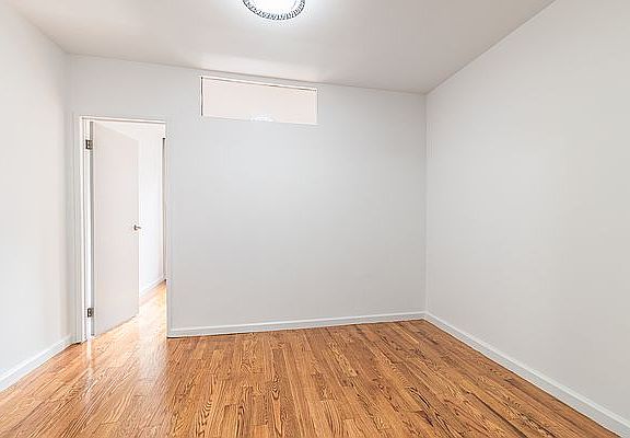 2nd image of 444 W 48th St APT 4E
