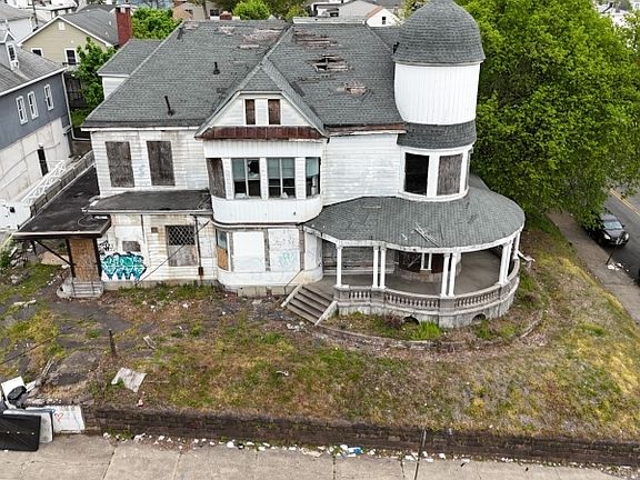3rd image of 111 Belmont Ave