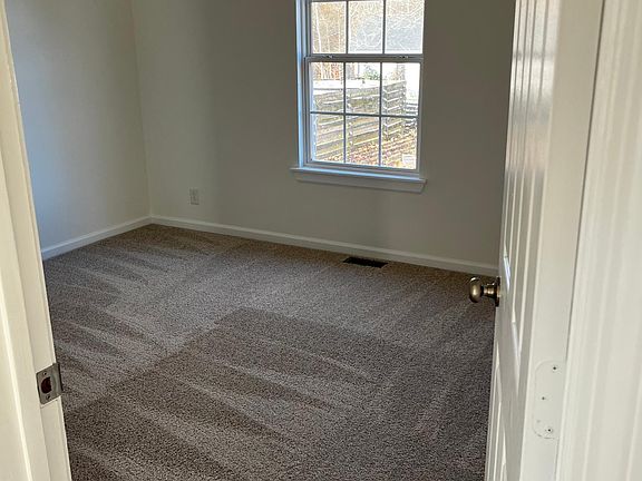 3rd image of 2806 Summertree Ln