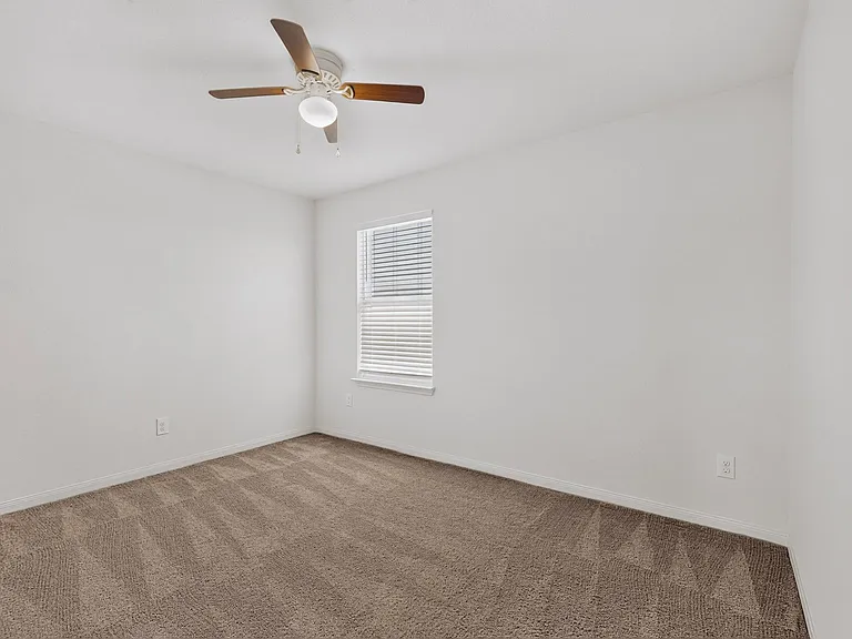 1382 Breanna Ln — Photo 24
