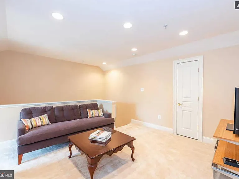 8042 Four Quarter Rd — Photo 35