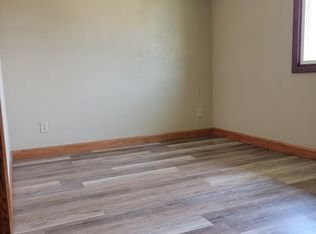 1525 S 35th St #B, Manitowoc, WI 54220