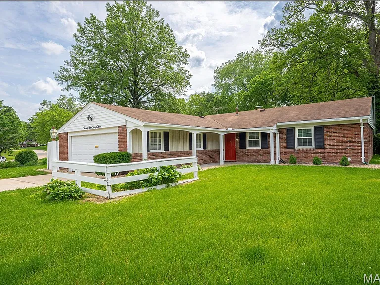 2525 Fox Hills Dr — Photo 21
