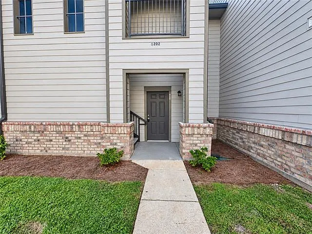 1 bed, 1.0 bath, 670 sqft, $1,350 — Photo 1