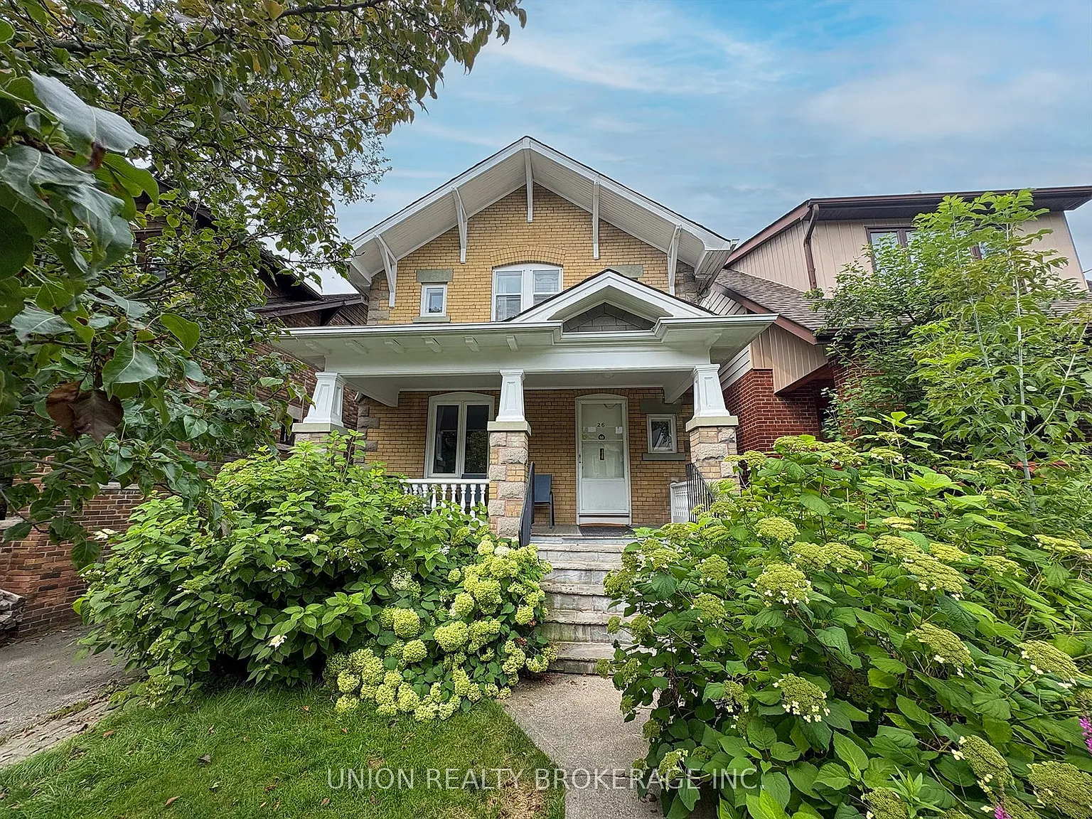 5 bed, $5,950 — Photo 1
