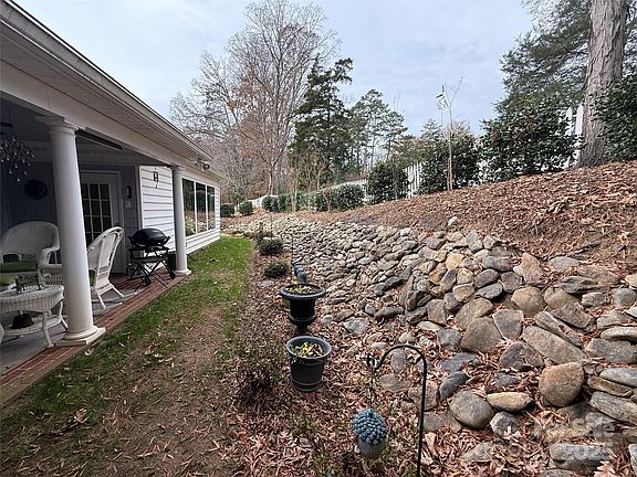 5th image of 225 Kings Creek Ct NE