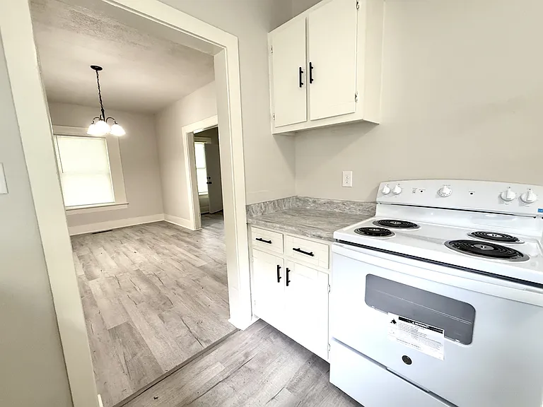 1105 NW Burch St — Photo 4