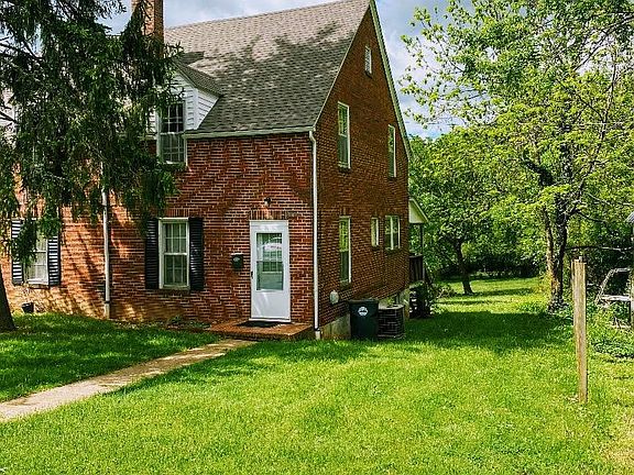 4th image of 812 Oak St