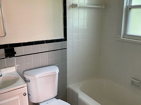 4th image of 8324 Roanoke Ave #4