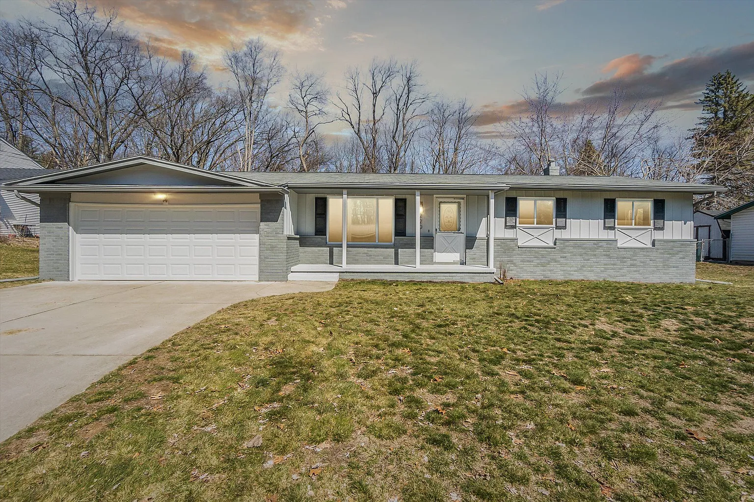 220 Blythe Ave photo 1