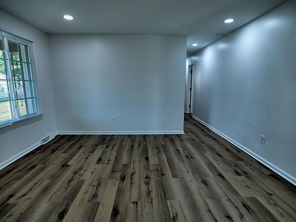 5th image of 1820 Barksdale Dr