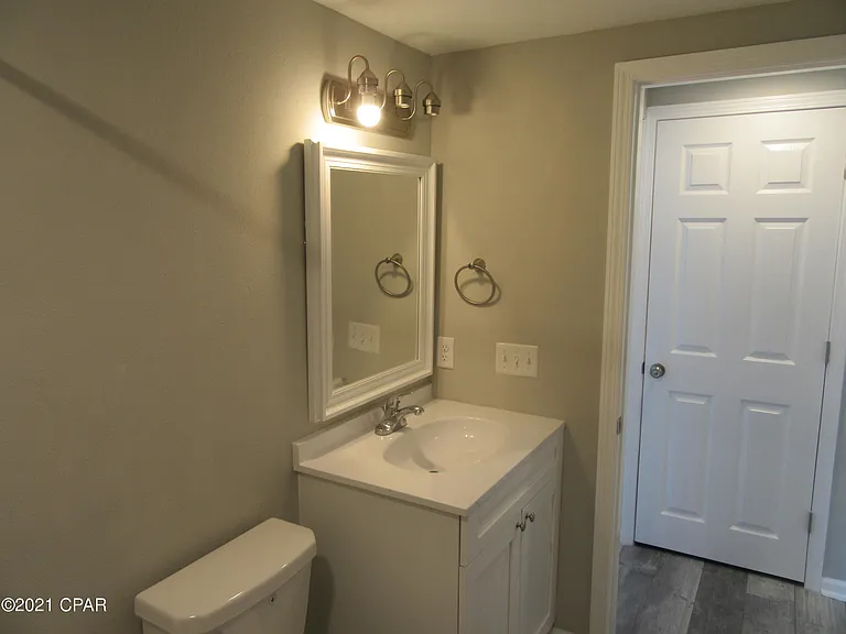 9809 Clarence St — Photo 16