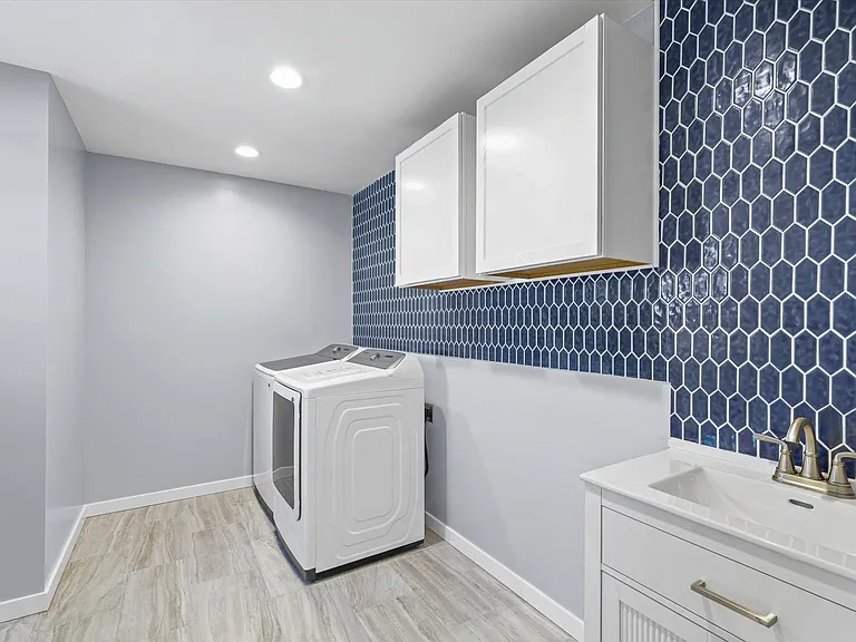 1306 Roberto Rd — Photo 38