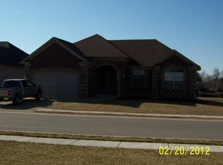 212 S Rushmore Dr, Vine Grove, KY 40175
