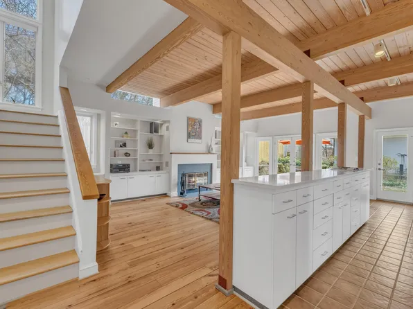 206 Spring Ln, Chapel Hill, NC 27514