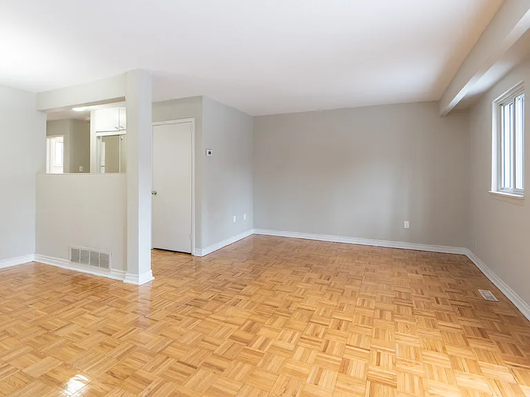 2 Secord Ave — Photo 32