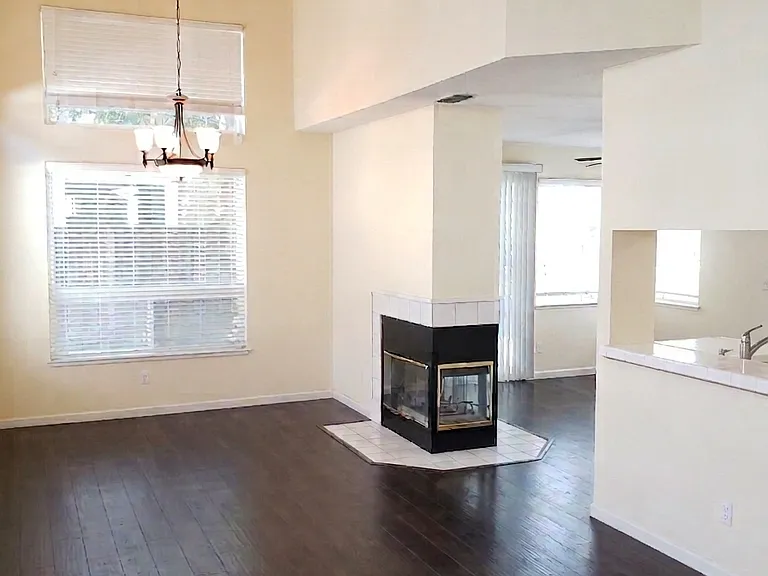 662 Allbrook Dr — Photo 2
