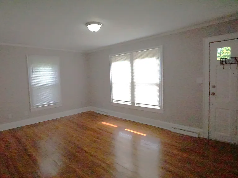 206 11th St NE — Photo 5