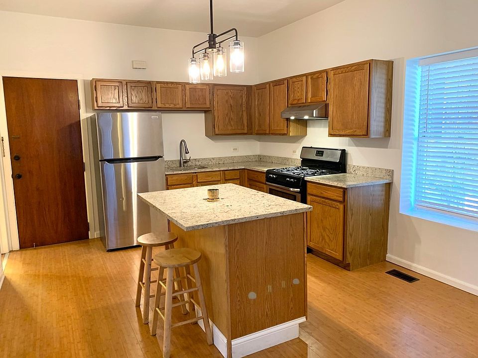 1st image of 816 W 33rd Pl Floor 1